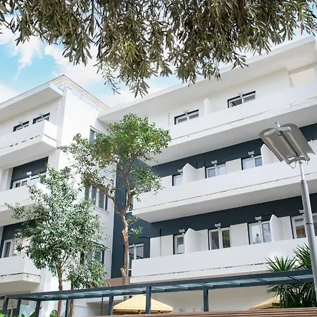 Celia Aparthotel