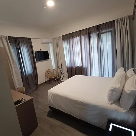 Celia Aparthotel